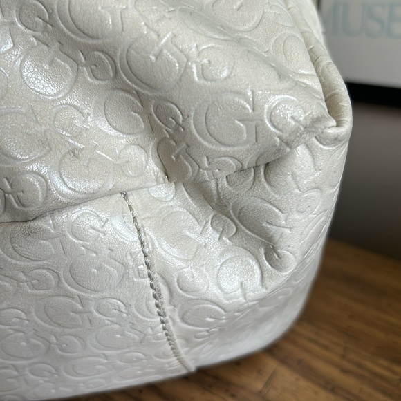Large GUESS Bag - Picture 7 of 15